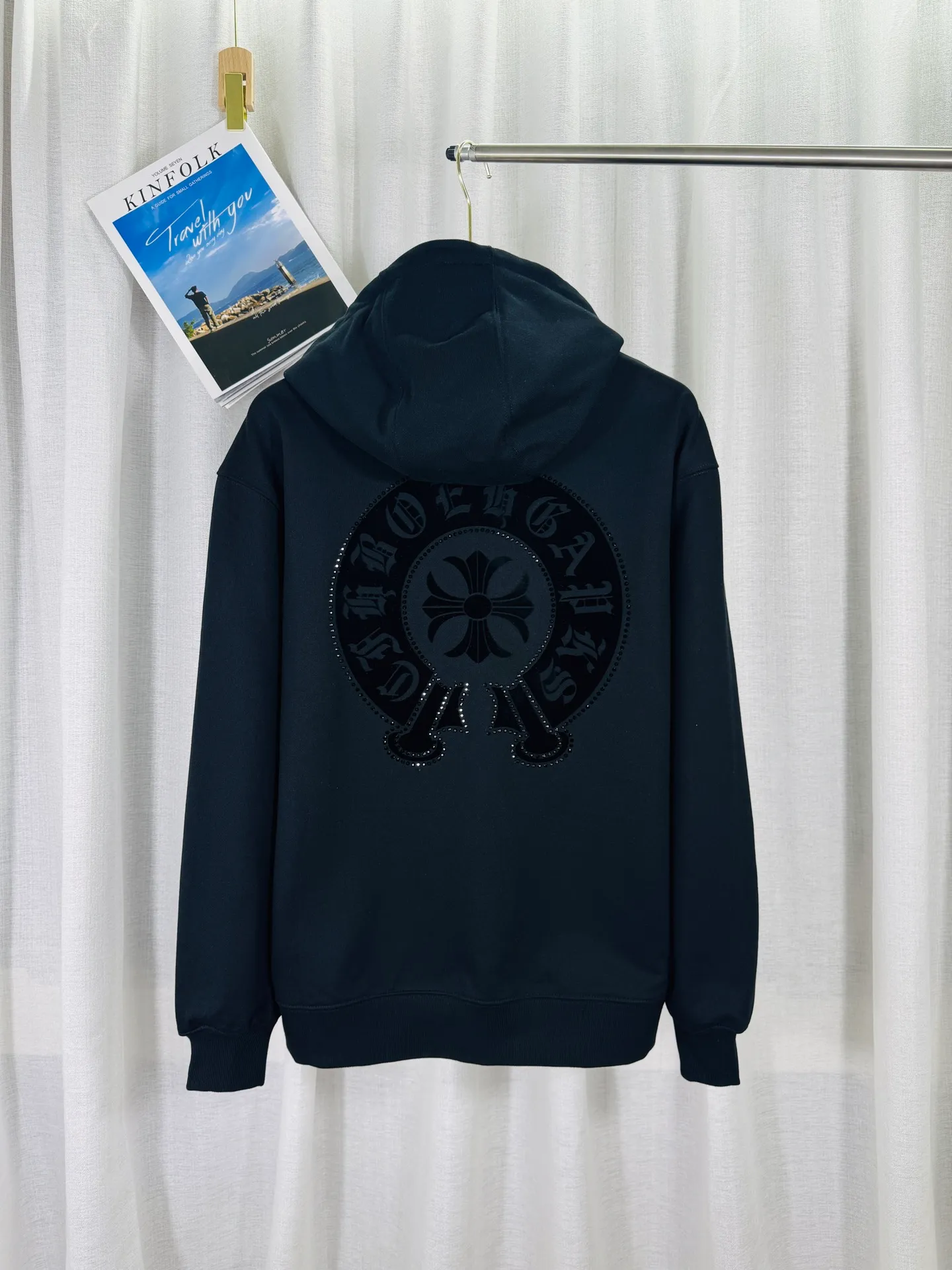 P340 top version, real shot without P, ​​different from market currency) 𝗖𝗵𝗿𝗼𝗺𝗲 𝗛𝗲𝗮𝗿𝘁𝘀/Cro Heart 2025 washed and burned flower patch embroidered autumn and winter new original single counter American hollow patch 3D couple casual cardigan sweatshirt 👑The highest version! Customized fabric 480g tripe terry fabric! American acid-washed and distressed original fabric, laser burning + patch embroidery, exquisite embroidery of letters! The best-selling model in the counter, very comfortable to wear. Accessories: original molded and authenticated collar label➕100% silk wash label. Genuine purchase-grade original hangtag➕matching hanging rope➕3D hanging beads➕original packaging bag. Craftsmanship: The original version has consistent wiring! The highest version of the armhole matching technique! Color: Black Apricot Size: S M L XL Style Number: 25-356